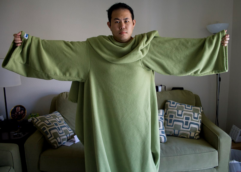 Illustration for article titled Ultimate Battle: The Snuggie vs. Slanket vs. Freedom Blanket vs. Blankoat